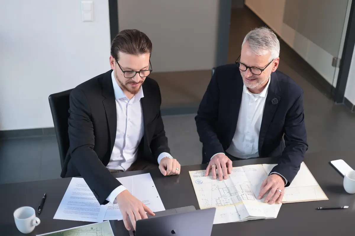 Frank und Louis Epp bei der Immobilienberatung in Metzingen